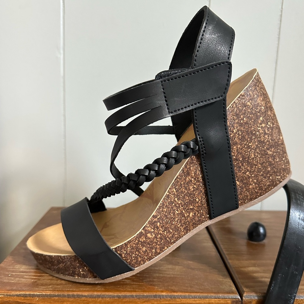 Blowfish Malibu Women's Heidi Wedge Sandal, size 8.5